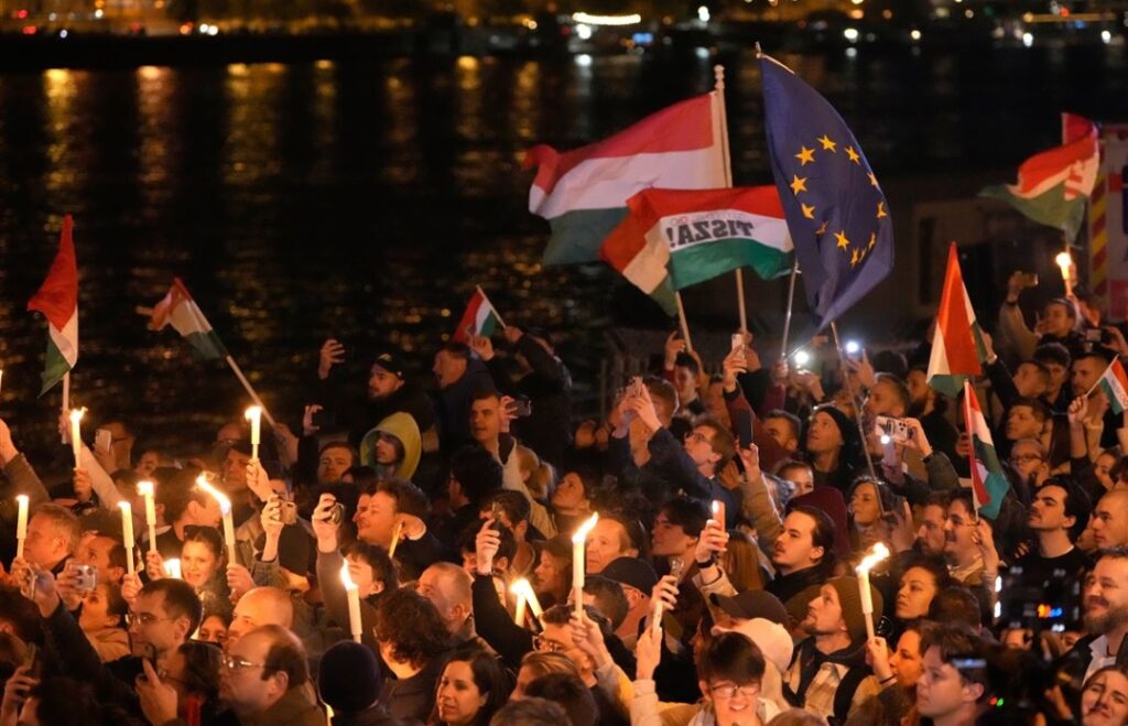 헝가리 16년 만에 정권 교체 유럽판 트럼프 오르반 총리 퇴장